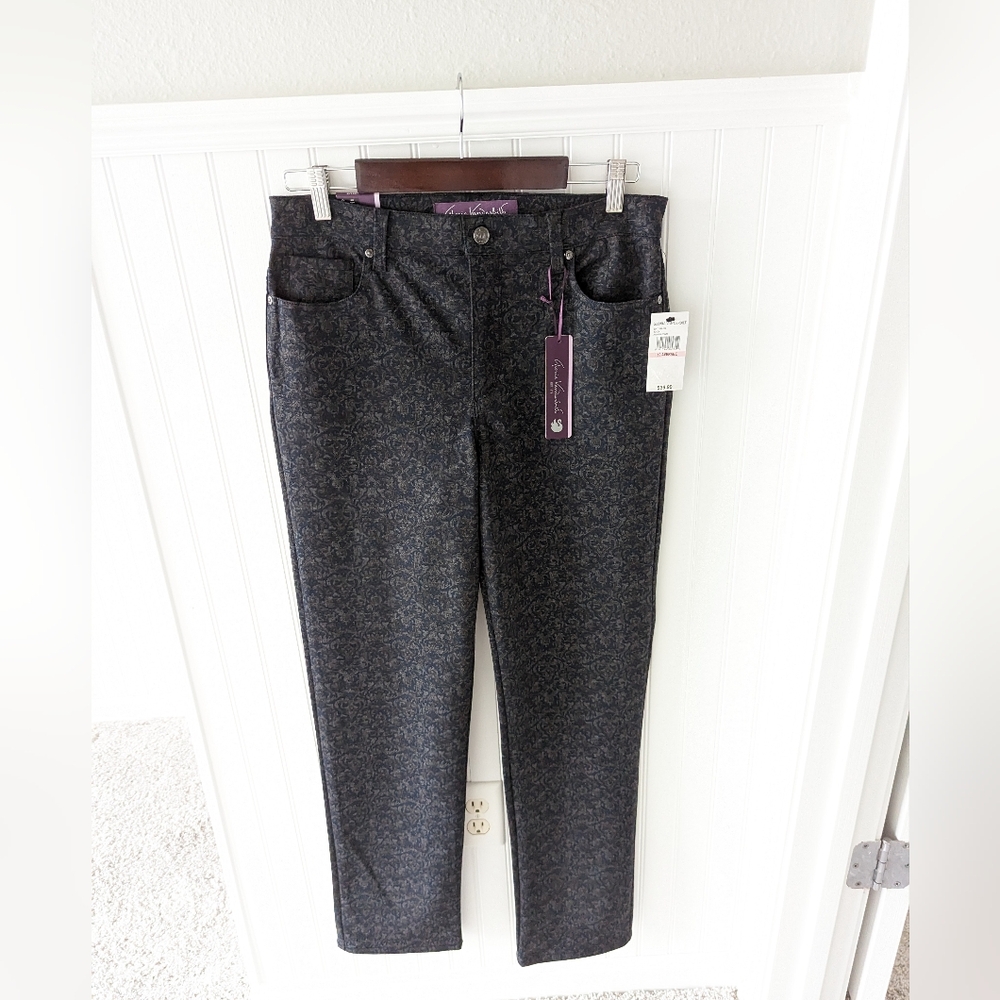 Gloria Vanderbilt print pants, new with tags.